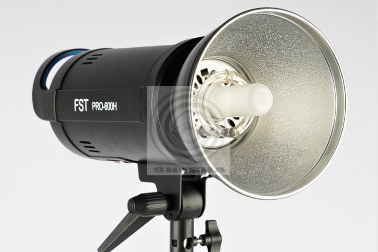 Комплект импульсного света FST PRO-600H Softbox Kit