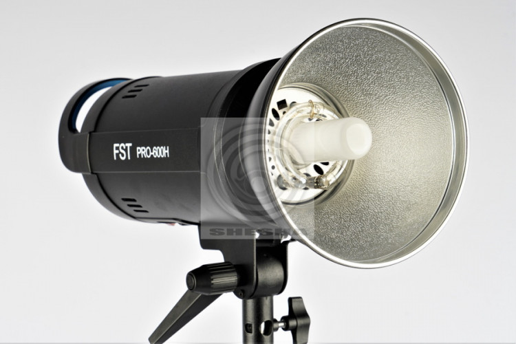 ПРОФЕССИОНАЛЬНАЯ СТУДИЙНАЯ ВСПЫШКА FST PRO-600H