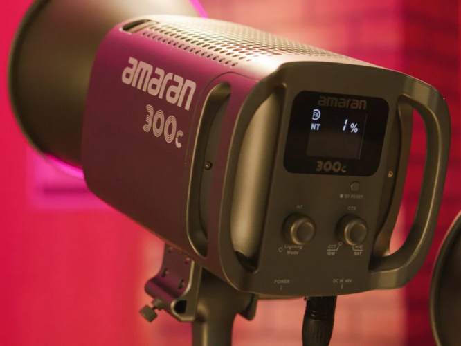 Осветитель amaran 300c Белый