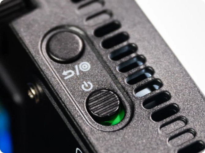 Осветитель amaran Ace 25c Белый