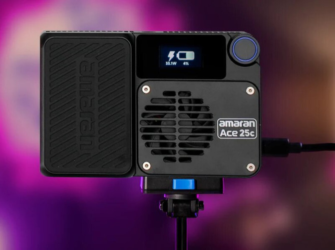 Осветитель amaran Ace 25c Белый