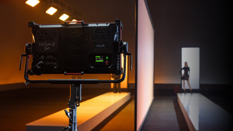 Осветитель Aputure NOVA II 2x1