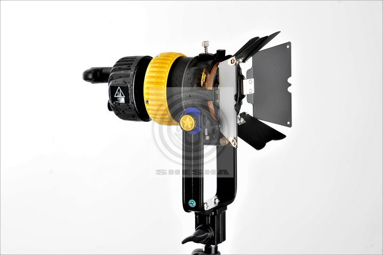 Аккумуляторный светодиодный осветитель FST SPL-500 фокусируемый точечный
