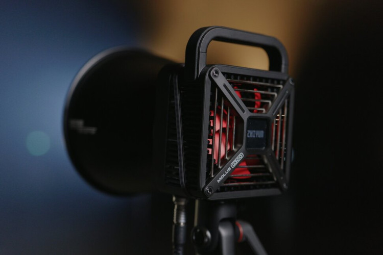 Осветитель Zhiyun MOLUS G300