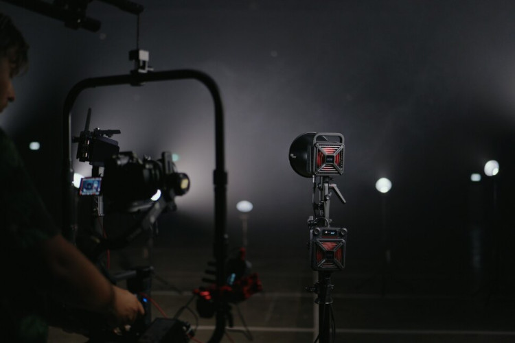 Осветитель Zhiyun MOLUS G300