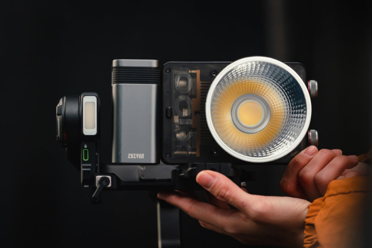 Осветитель Zhiyun MOLUS X100