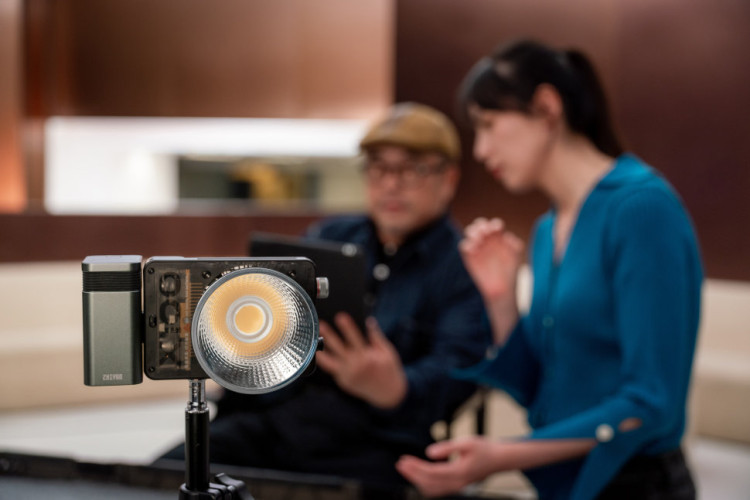 Осветитель Zhiyun MOLUS X100