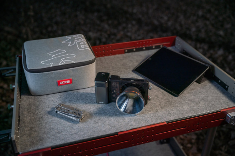 Осветитель Zhiyun MOLUS X100 Combo