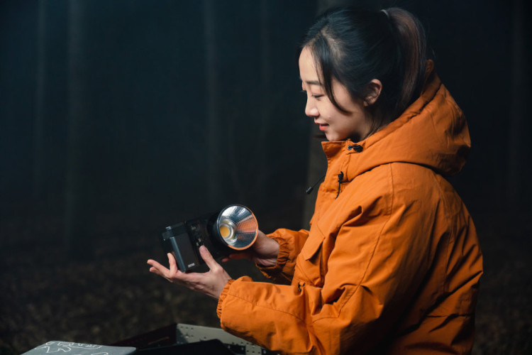 Осветитель Zhiyun MOLUS X100 Pro