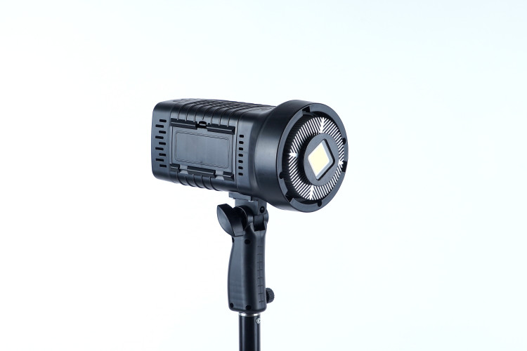 Светодиодный осветитель FST EF-60W COB