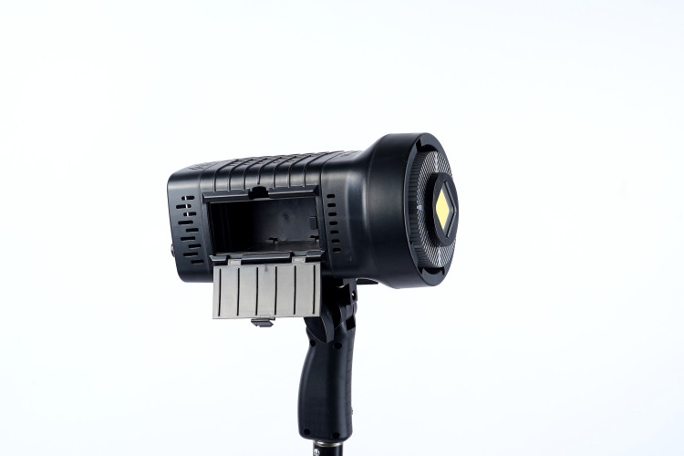 Светодиодный осветитель FST EF-60W COB