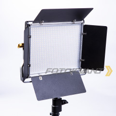 Fotokvant LED-660BD PRO светодиодная панель с шторками 660 светодиодов 3200-5600 К