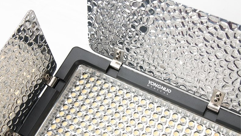 Осветитель YongNuo YN-320 (3200-5500K)