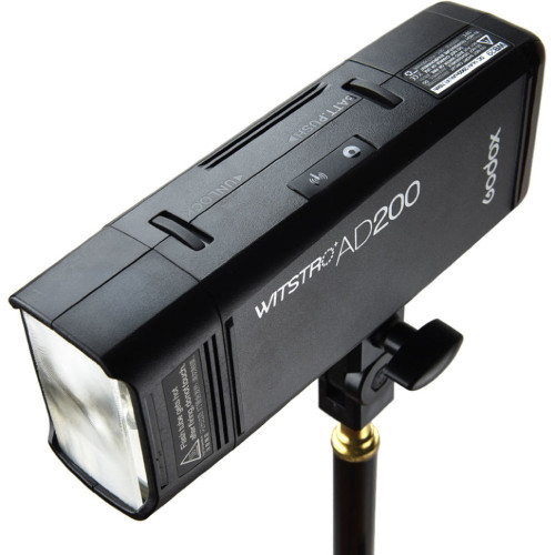 Фотовспышка аккумуляторная Godox Witstro AD200 с поддержкой TTL