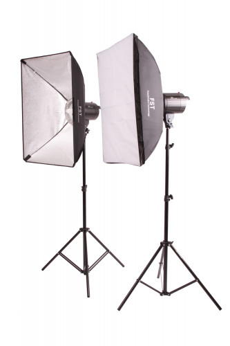 Комплект импульсного света FST F-300 Softbox Kit + радиосинхронизатор FST VC-604DC в подарок!