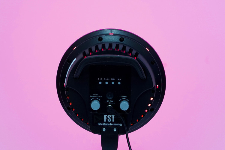 Комплект постоянного света FST LED-1682RGB Kit