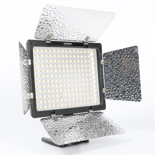 Осветитель YongNuo YN-160 III 3200-5500K (Уцененный кат.Б)