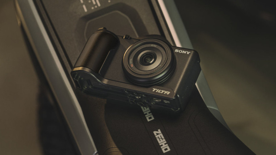 Площадка с рукояткой Tilta Mounting Baseplate with Grip для Sony ZV-1/ZV-1F/ZV-1M2 Чёрная