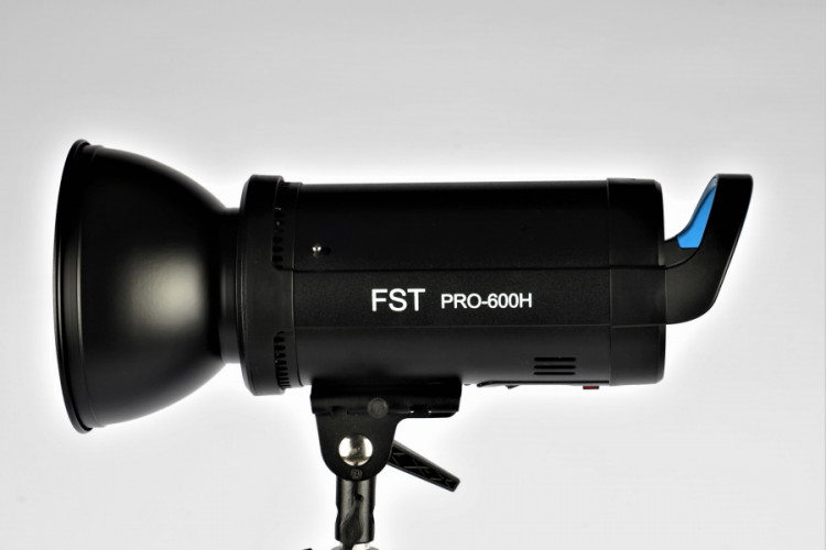 Комплект импульсного света FST PRO-600H Softbox Kit II