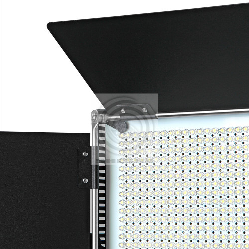 Осветитель студийный Falcon Eyes LE-900 LED