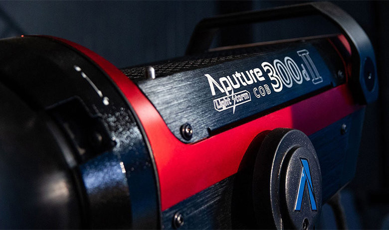 Осветитель Aputure LS-C300D II V-Mount