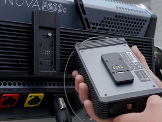 Осветитель Aputure Nova P600C