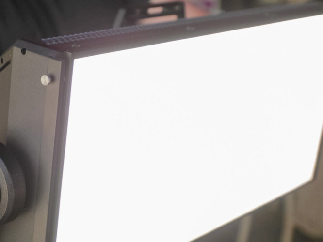 Осветитель Aputure Nova P600C