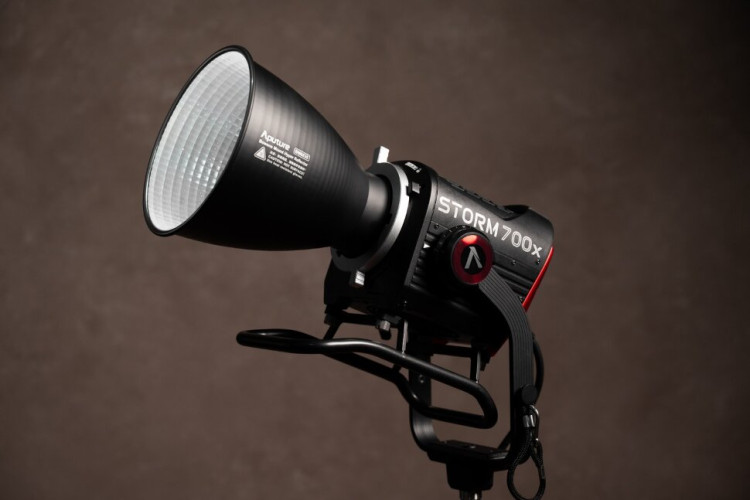 Осветитель Aputure STORM 700x