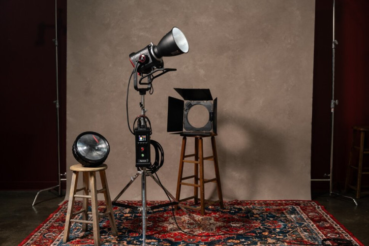 Осветитель Aputure STORM 700x