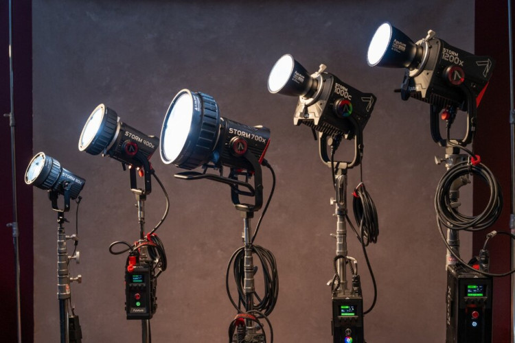 Осветитель Aputure STORM 700x