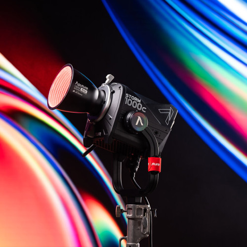 Осветитель Aputure STORM 1000c