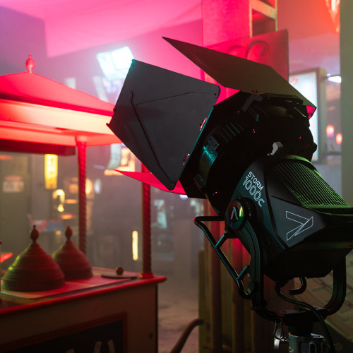 Осветитель Aputure STORM 1000c