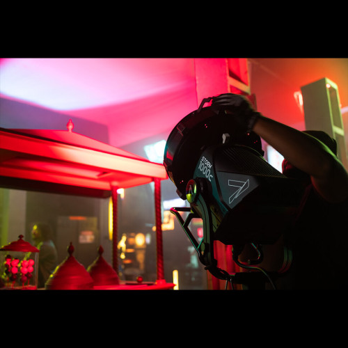 Осветитель Aputure STORM 1000c