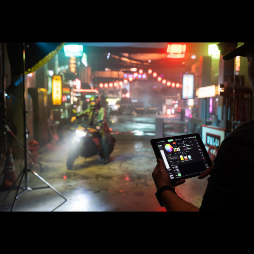 Осветитель Aputure STORM 1000c