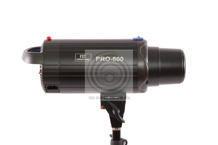 Комплект импульсного света FST PRO-600 Softbox Kit