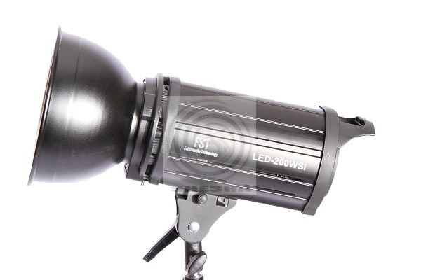 Осветитель FST EF-200 LED 5500K светодиодный