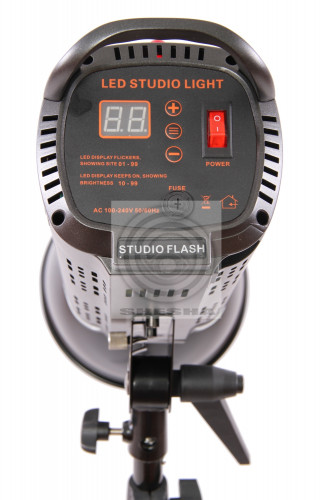 Осветитель FST EF-200R LED 5500K светодиодный