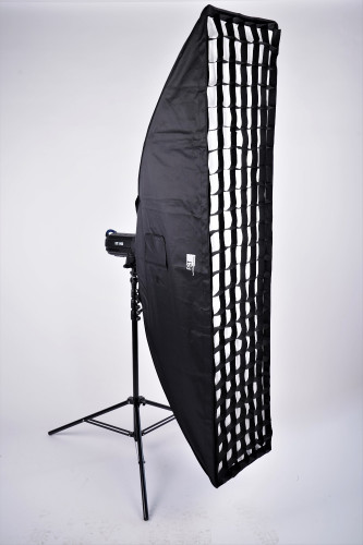 Стрипбокс FST SB-240 40x180 см с сотами